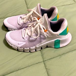 Used Women’s size 8 Nike tennis shoes